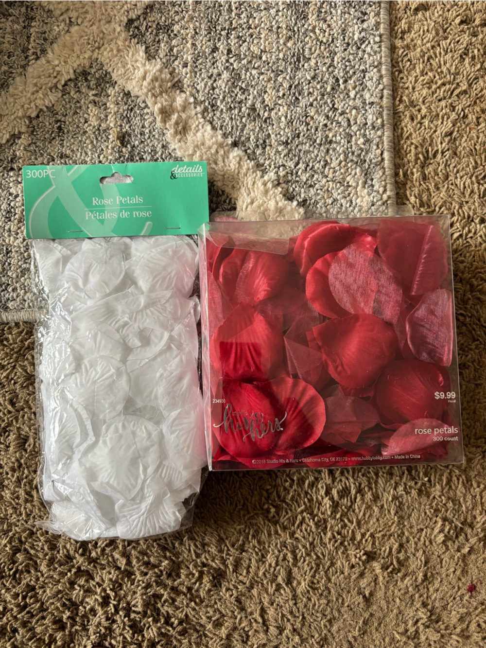 Amscan Red and White Artificial Rose Petals - 300pc